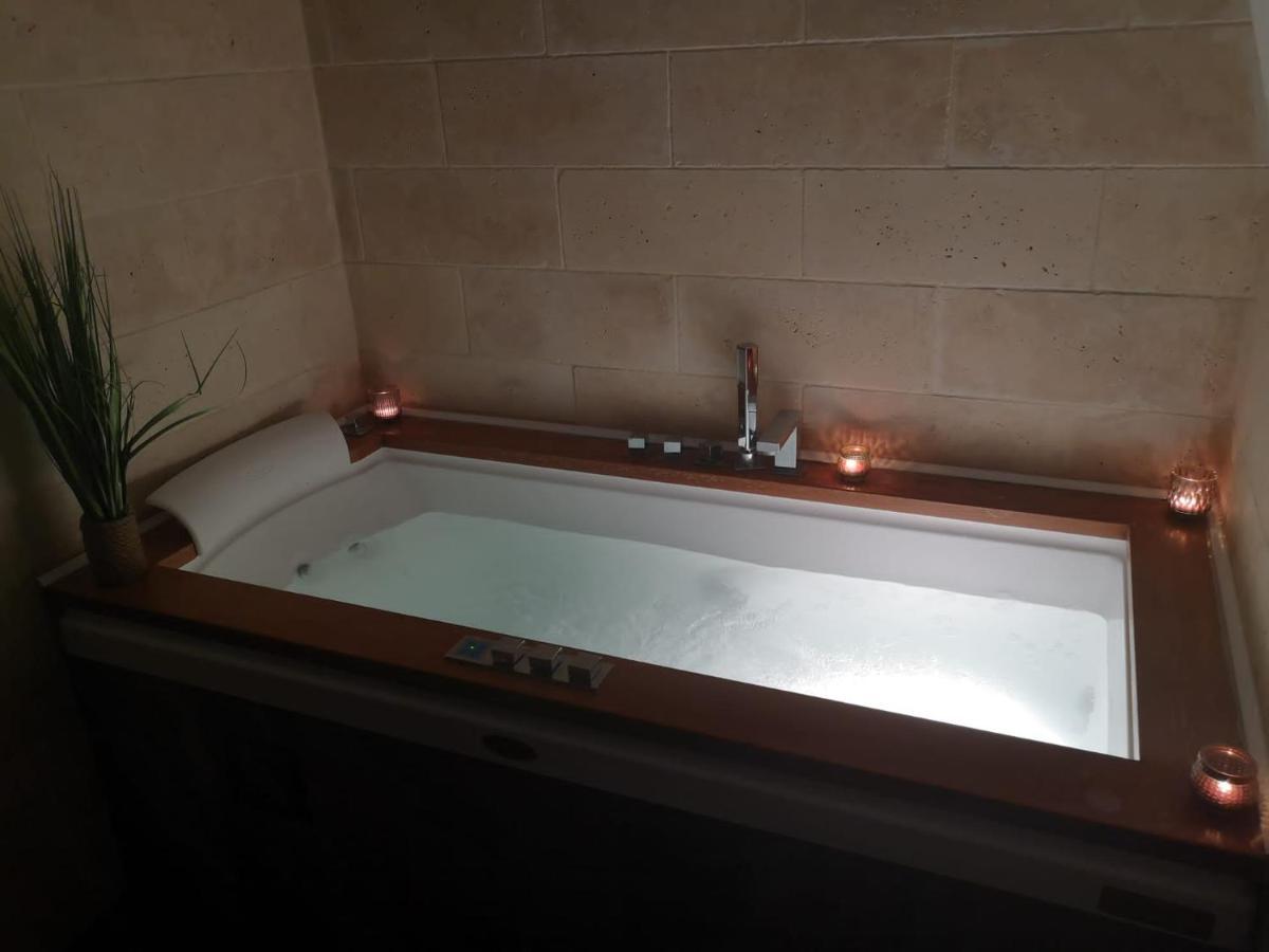 Jacuzzi - La Petite Romantique - Flobnb Laon Esterno foto