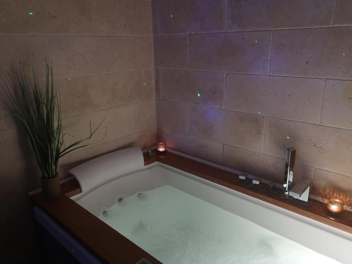Jacuzzi - La Petite Romantique - Flobnb Laon Esterno foto